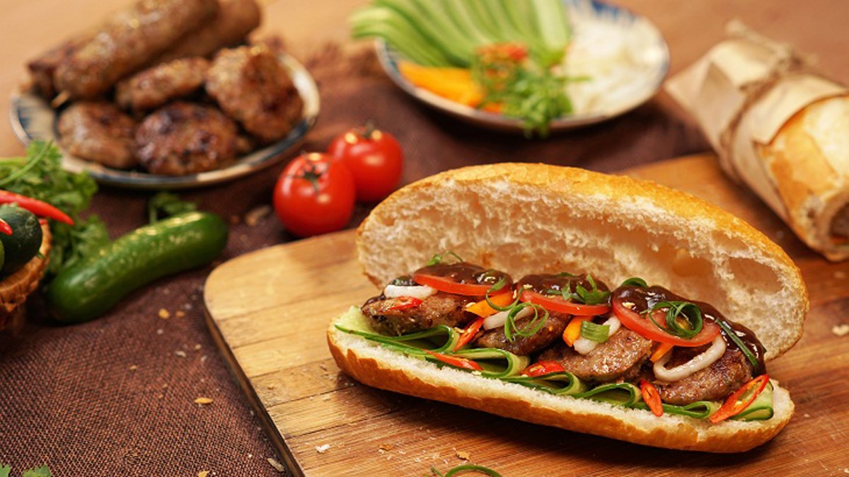 banh mi viet nam them mot lan duoc ca ngoi khuyen nen thuong thuc hinh 2