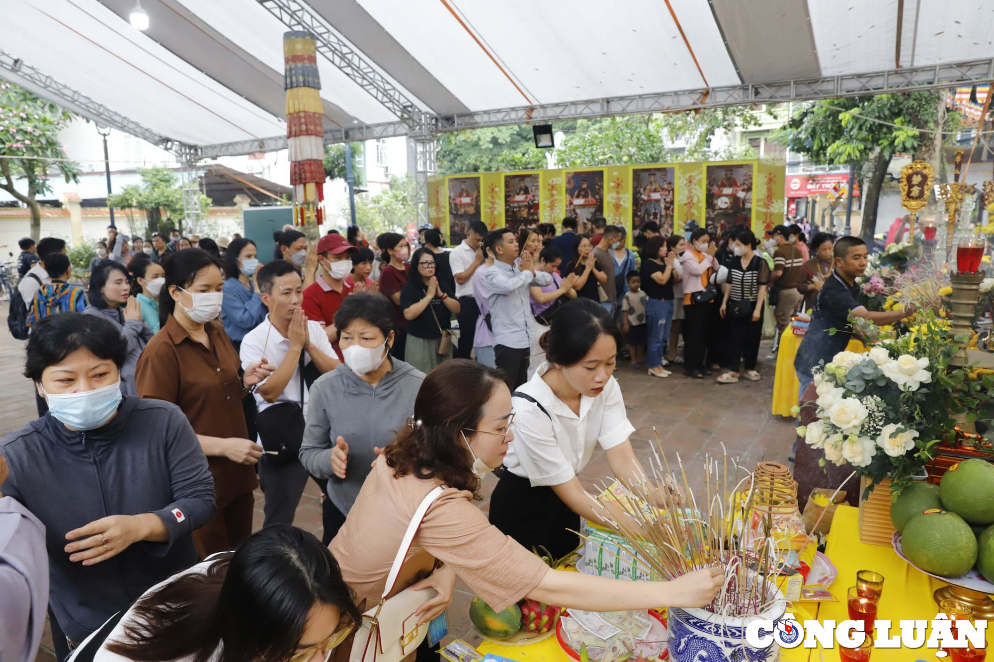 ha noi hang nghin nguoi thap huong cau sieu quyen gop ho tro nan nhan vu chay hinh 2