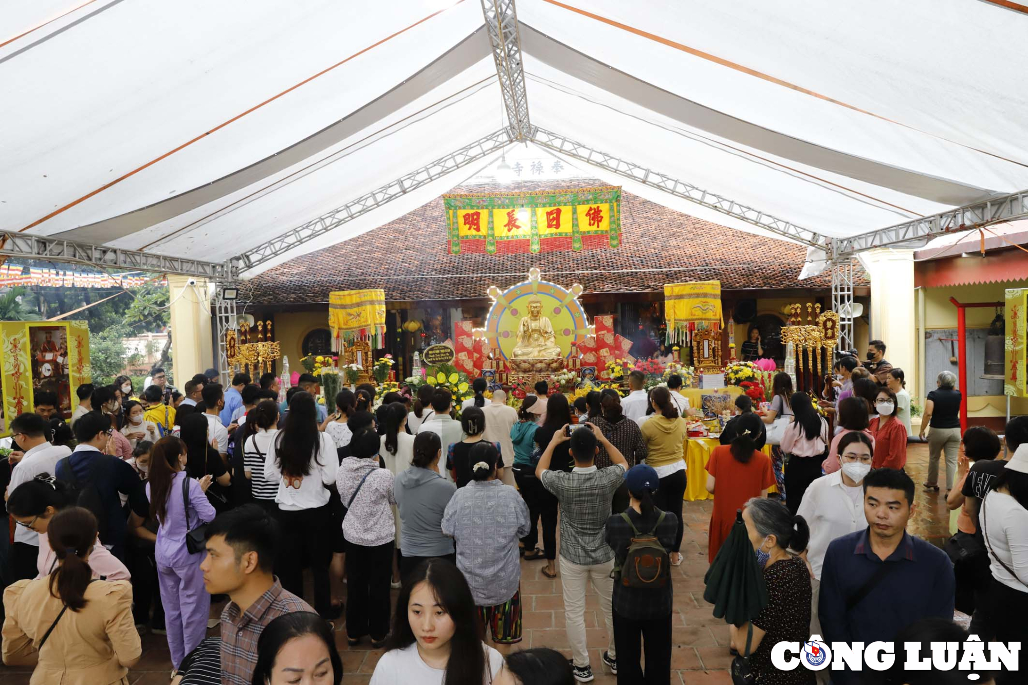 ha noi hang nghin nguoi thap huong cau sieu quyen gop ho tro nan nhan vu chay hinh 1