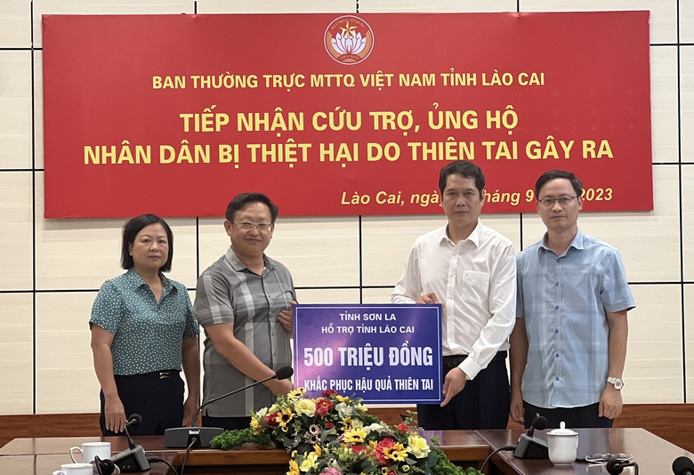 nhieu dia phuong don vi quyen gop tien ung ho nguoi dan sa pa bi thiet hai do mua lu hinh 2