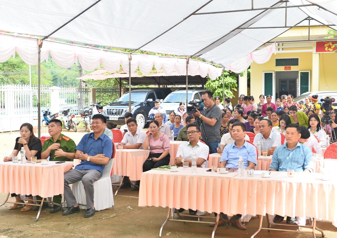 nhua tien phong khoi cong cau noi yeu thuong so 115 tai tinh hoa binh hinh 2