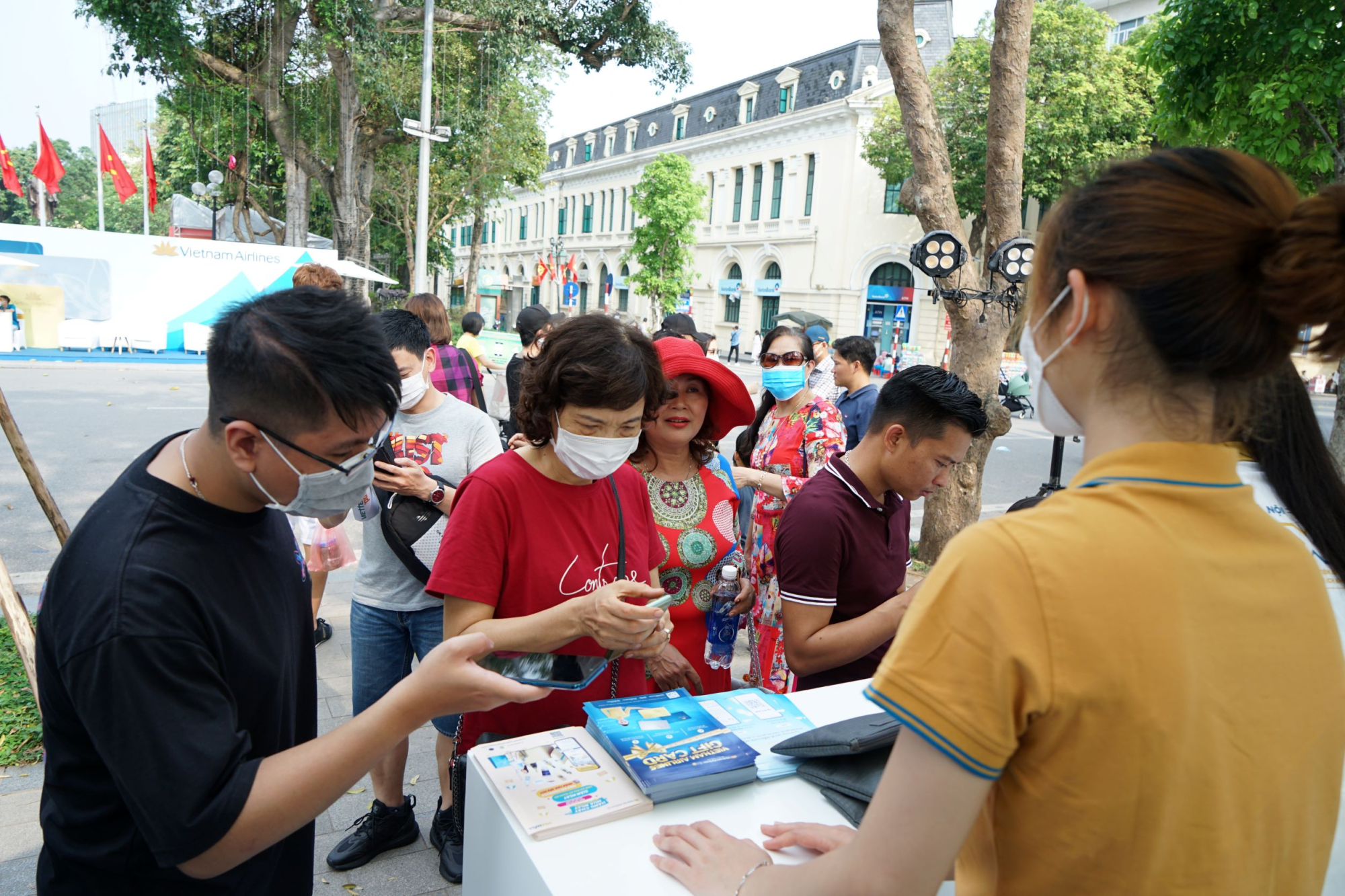 vietnam airlines festa experience day tran ngap ve uu dai bay quoc te hinh 2