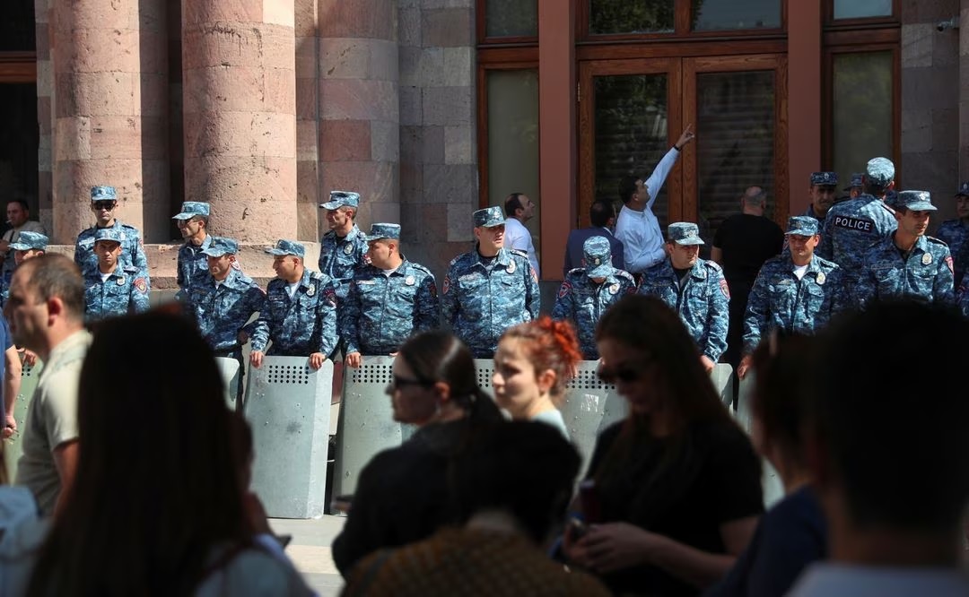 nguoi armenia bieu tinh sau khi azerbaijan tan cong va kiem soat nagorno karabakh hinh 1