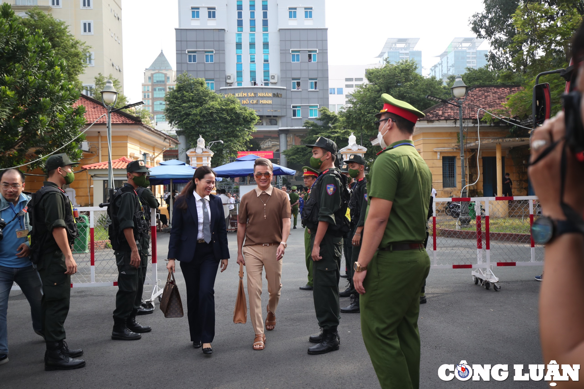 hoi dong xet xu quyet dinh khong hoan phien toa xu ba nguyen phuong hang theo de nghi cua cac luat su hinh 8