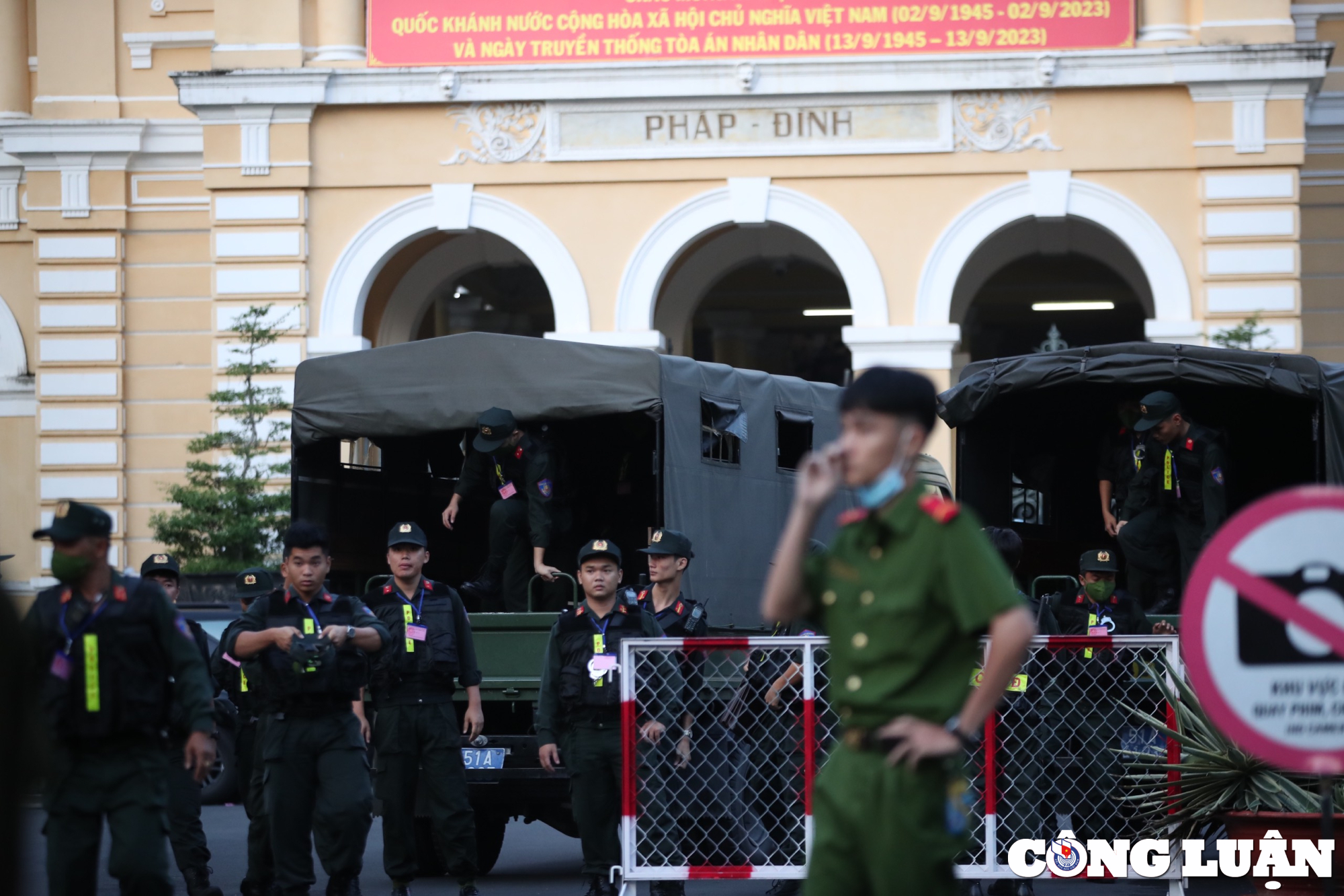 hoi dong xet xu quyet dinh khong hoan phien toa xu ba nguyen phuong hang theo de nghi cua cac luat su hinh 7