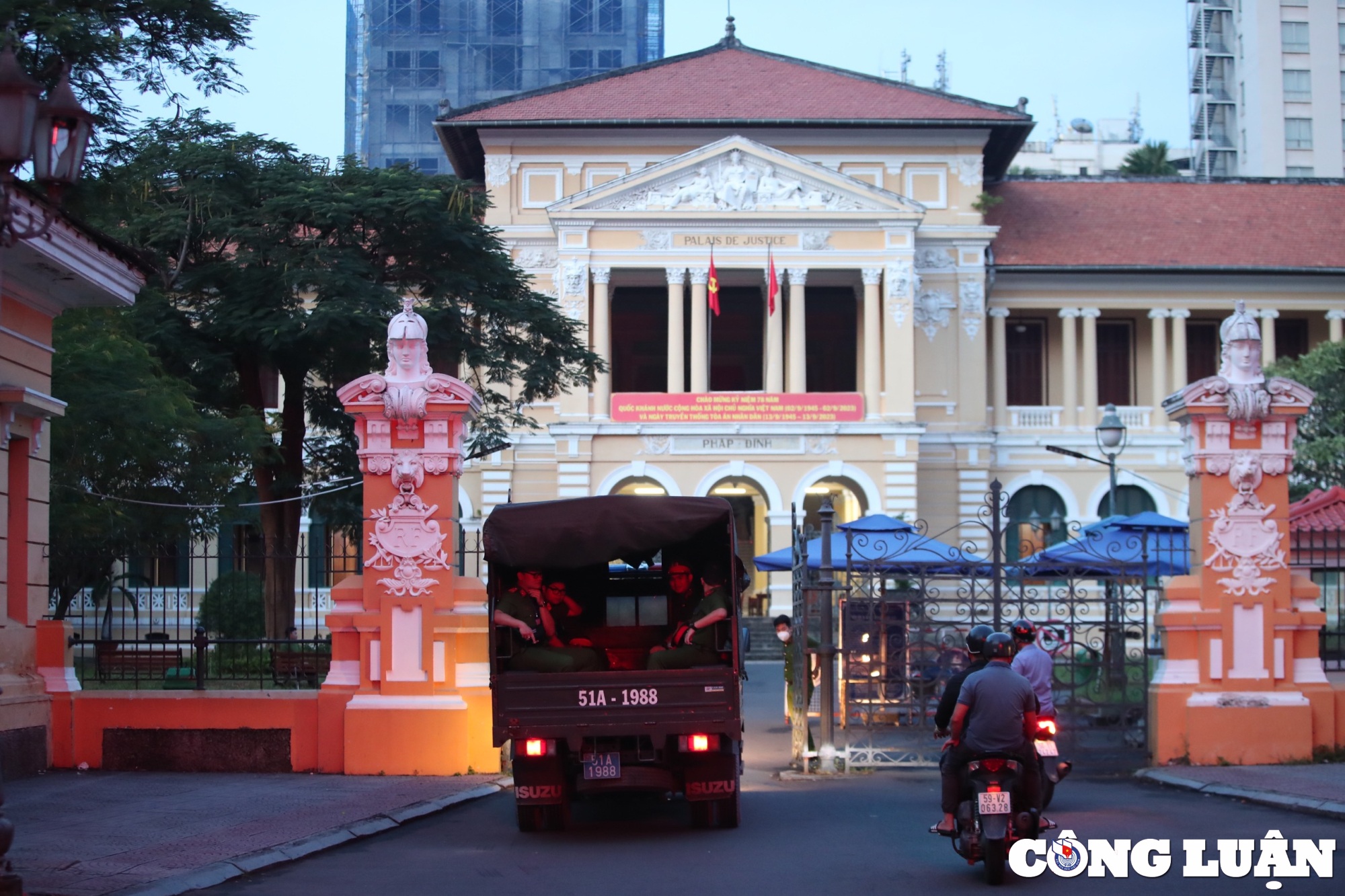 hoi dong xet xu quyet dinh khong hoan phien toa xu ba nguyen phuong hang theo de nghi cua cac luat su hinh 1