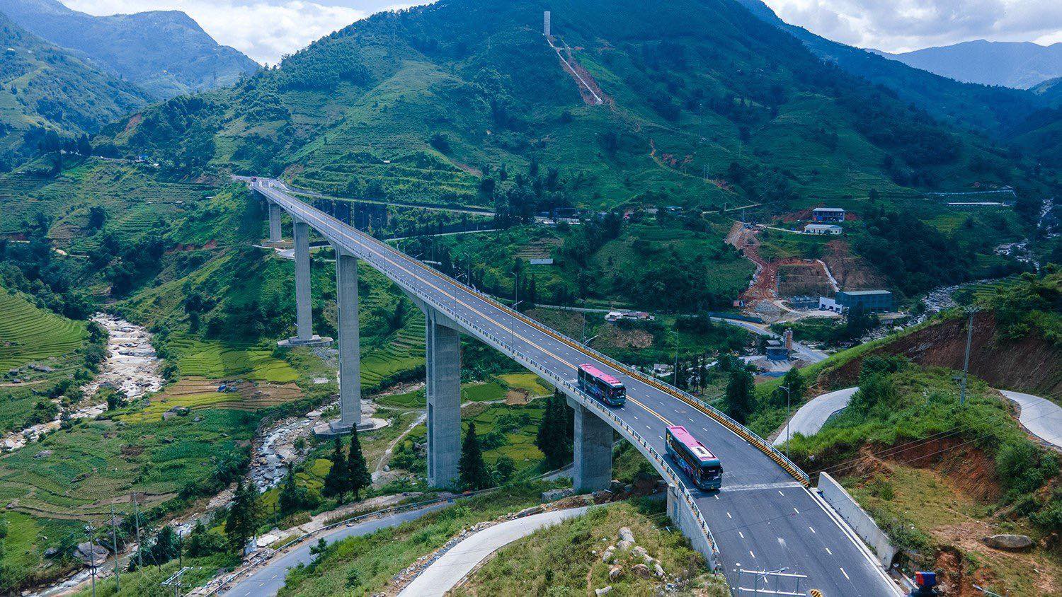 tuyen duong o to moi sa pa ket noi voi cao toc noi bai  lao cai chinh thuc duoc dua vao khai thac hinh 1