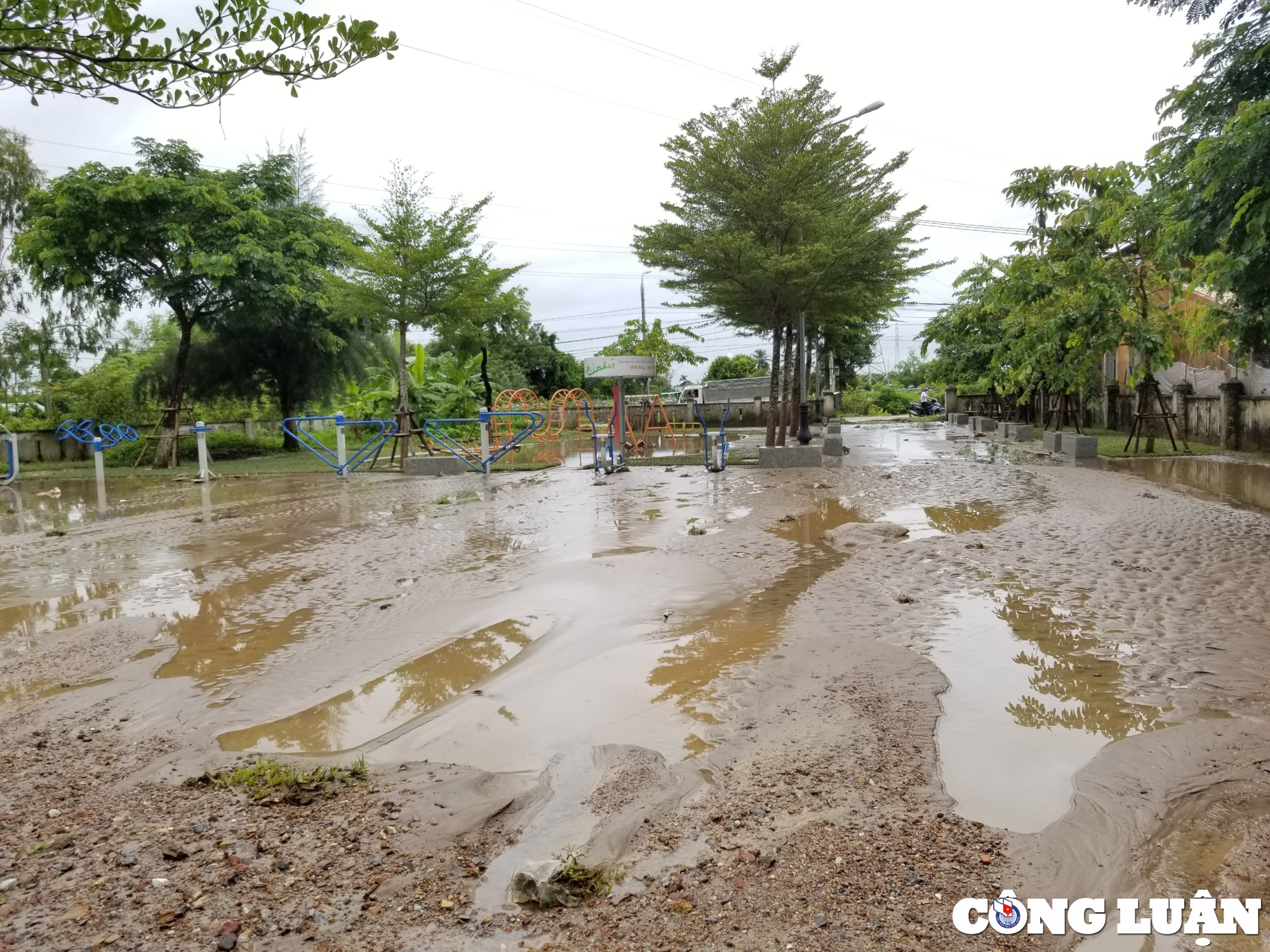 da nang bun dat tu cum cong nghiep cam le tran vao khu dan cu hinh 9