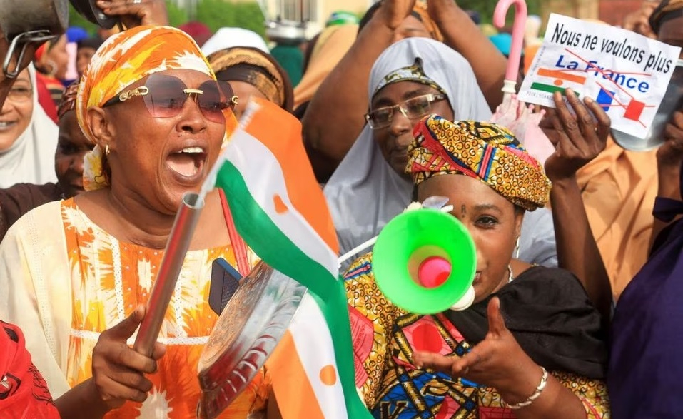 Người dân Niger biểu tình kêu gọi quân đội Pháp rút đi. Ảnh: Reuters