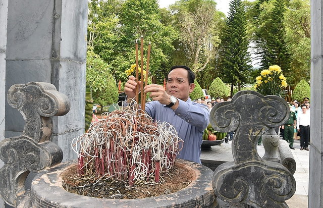 pho thu tuong tran luu quang dang huong tai khu di tich lich su quoc gia po hen quang ninh hinh 1