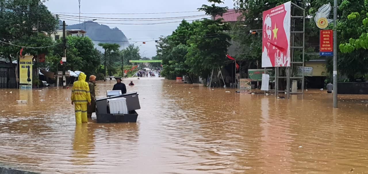 mien trung thiet hai nang ne do anh huong ap thap nhiet doi hinh 1