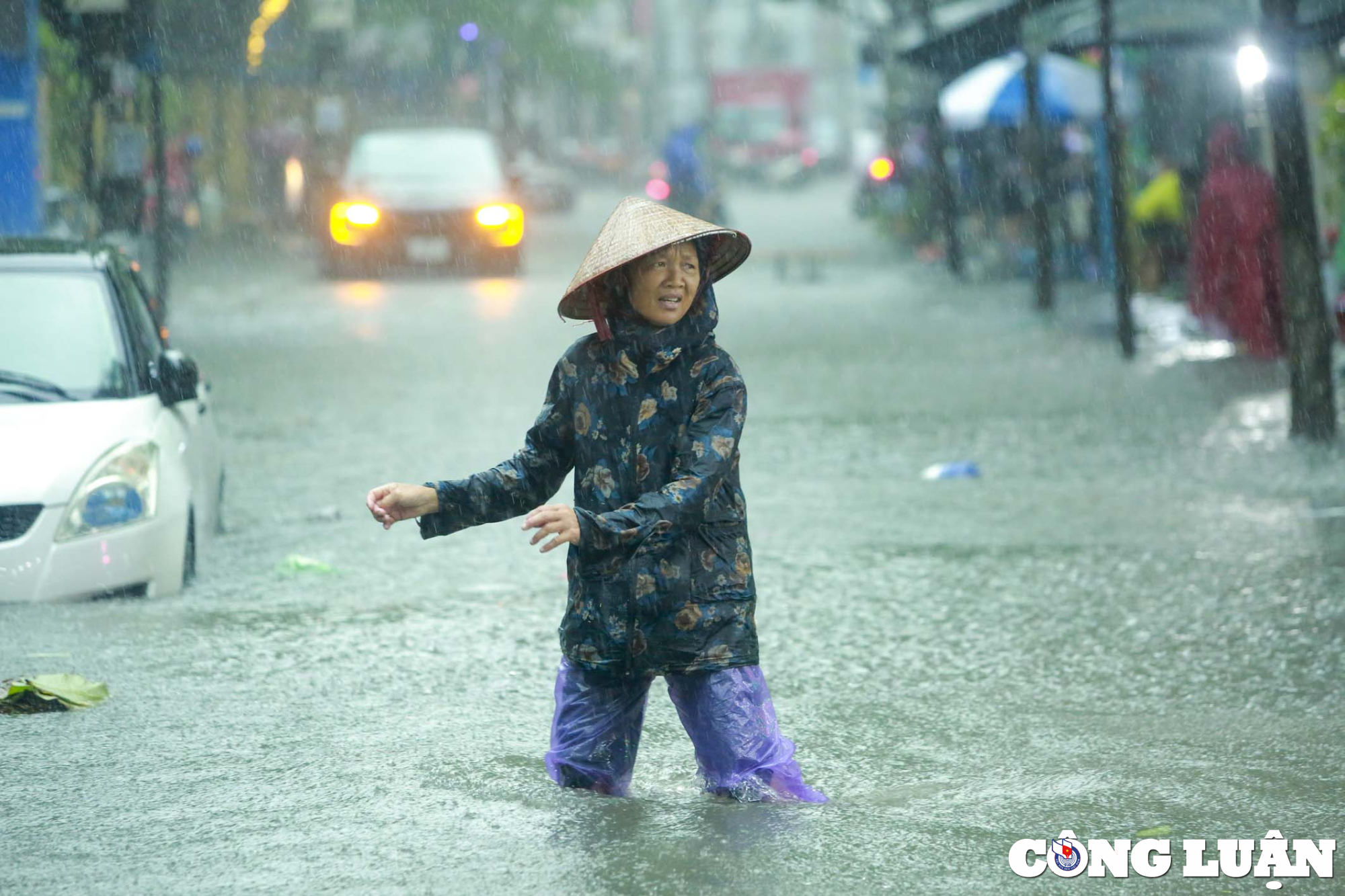 ha noi mua lon nhieu tuyen duong chim trong bien nuoc hinh 8