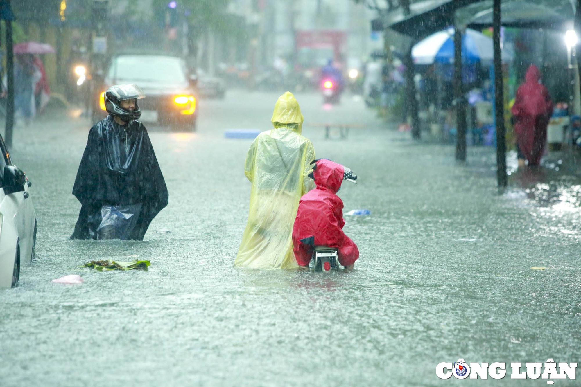 ha noi mua lon nhieu tuyen duong chim trong bien nuoc hinh 3