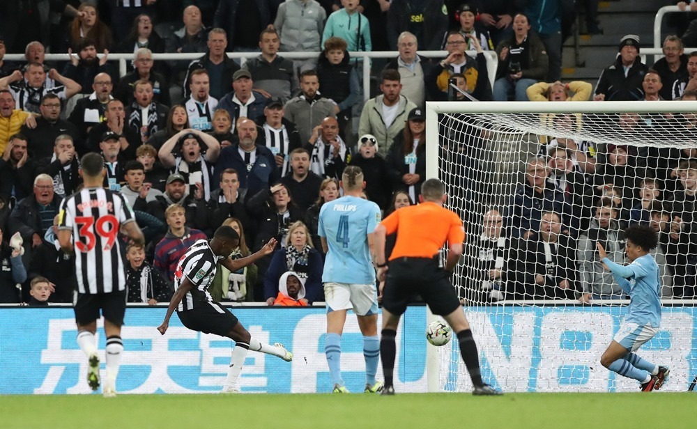 newcastle khien man city bi loai som khoi cup lien doan anh hinh 1