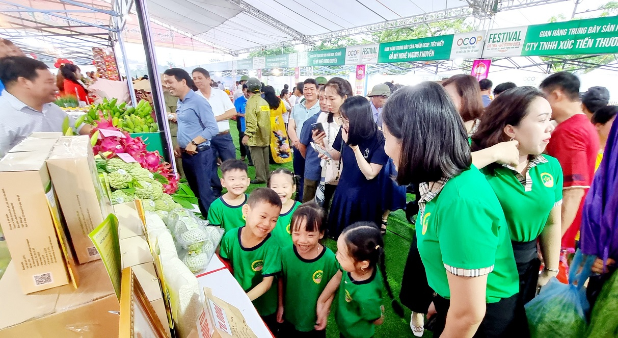 thanh pho chi linh hai duong to chuc khai mac trien lam trung bay san pham ocop va thu cong my nghe hinh 3