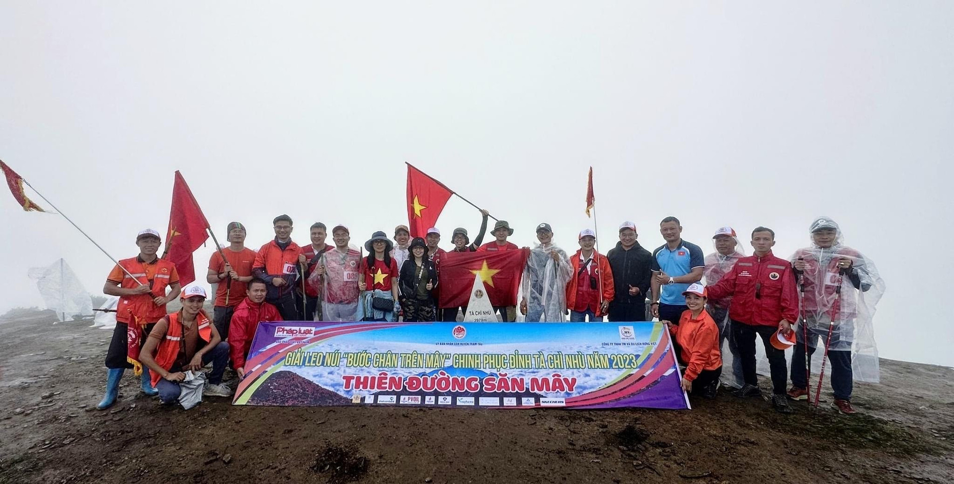 van dong vien 51 tuoi chinh phuc noc nha yen bai gan 10km trong 2 gio hinh 1