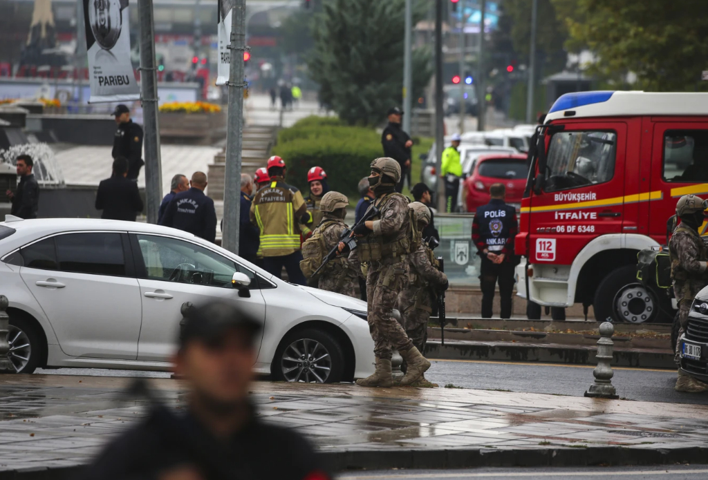 tho nhi ky khong kich phien quan nguoi kurd tra dua vu danh bom khung bo o ankara hinh 1