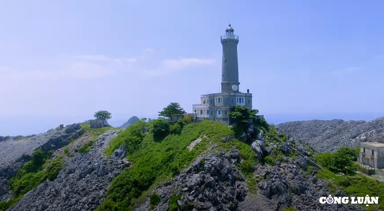 dao den long chau  cao nguyen da giua bien khoi hinh 1