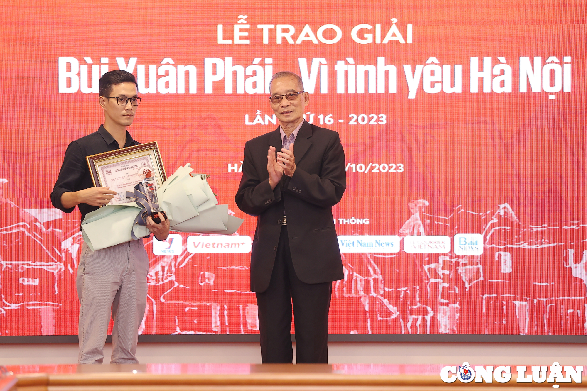 giai thuong bui xuan phai vi tinh yeu ha noi 2023 giai thuong lon duoc trao cho nsnd dang nhat minh hinh 3