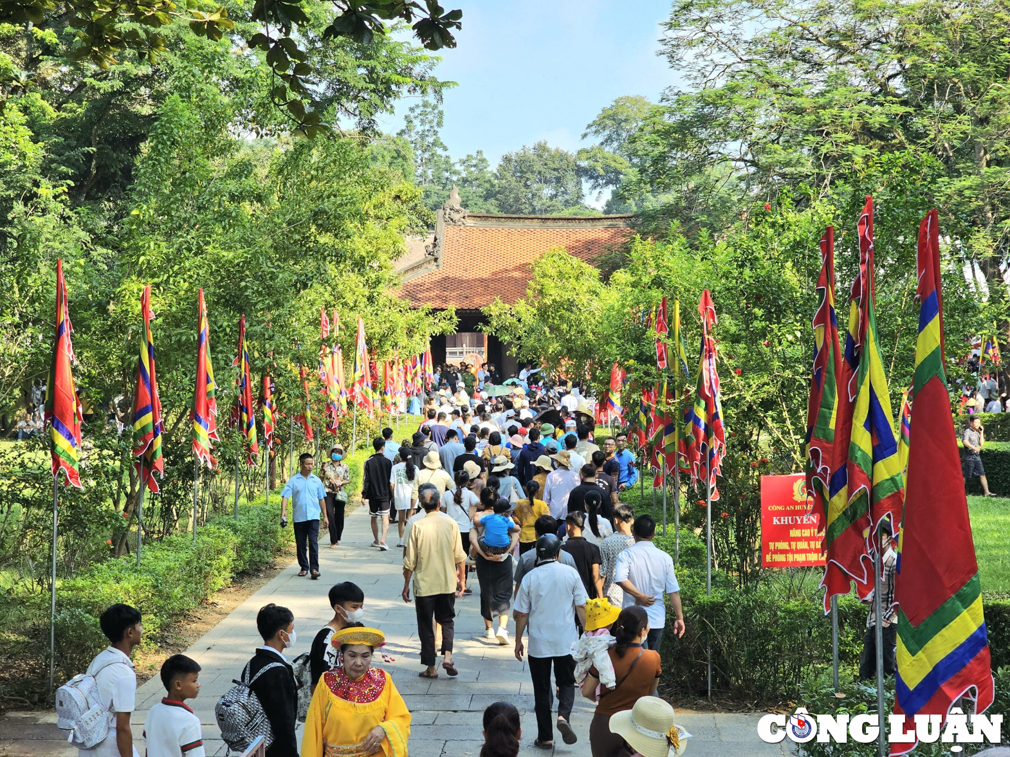 an tuong san khau thuc canh khoi nghia lam son  dau son ruc ro hinh 9