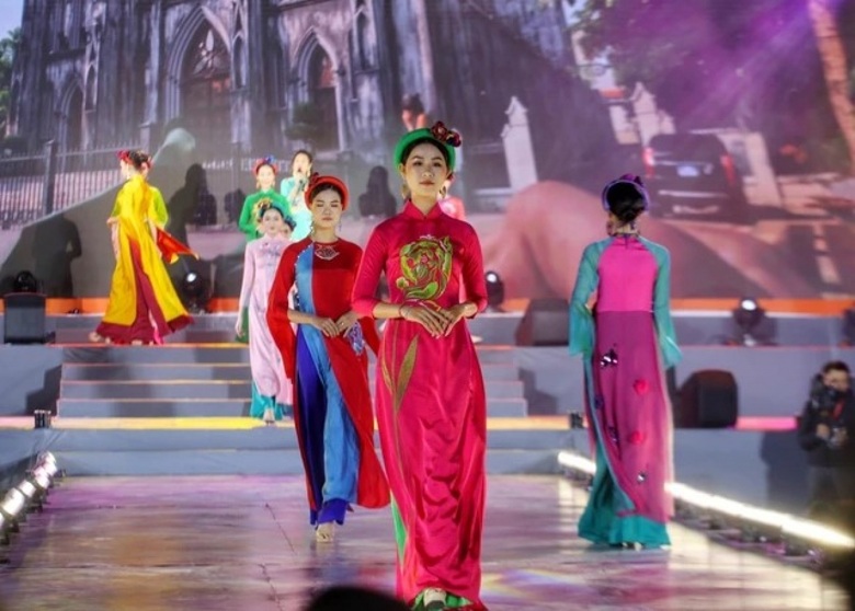 ha noi lui thoi gian to chuc le hoi ao dai du lich hinh 1