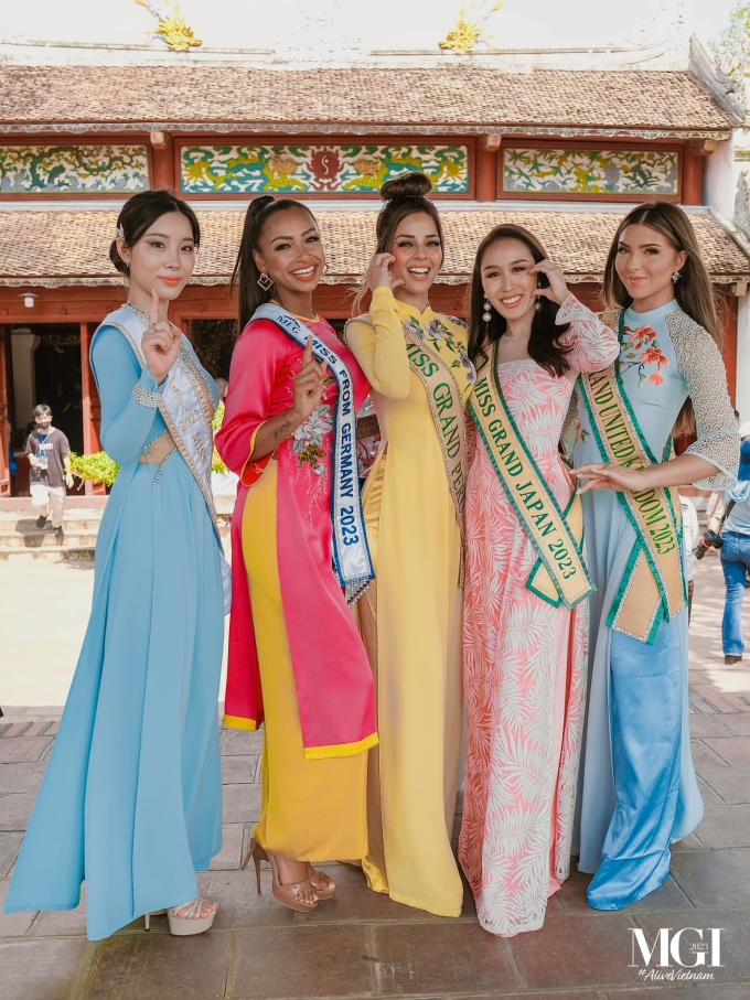 dan thi sinh du hoa hau hoa binh quoc te 2023 dien ao dai tham thu do ha noi hinh 6