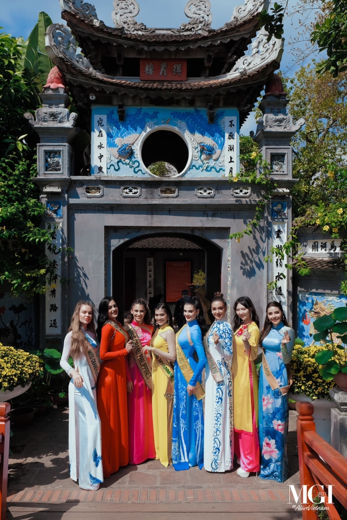 dan thi sinh du hoa hau hoa binh quoc te 2023 dien ao dai tham thu do ha noi hinh 7