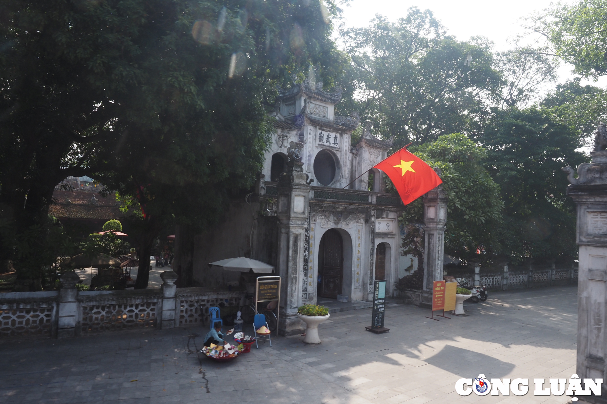 trai nghiem di xe buyt 2 tang ngam mua thu ha noi hinh 7