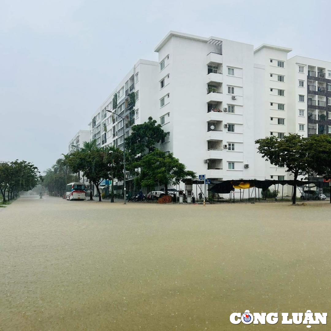 mua lon nhieu noi o tinh thua thien hue bi ngap sau chia cat hinh 2