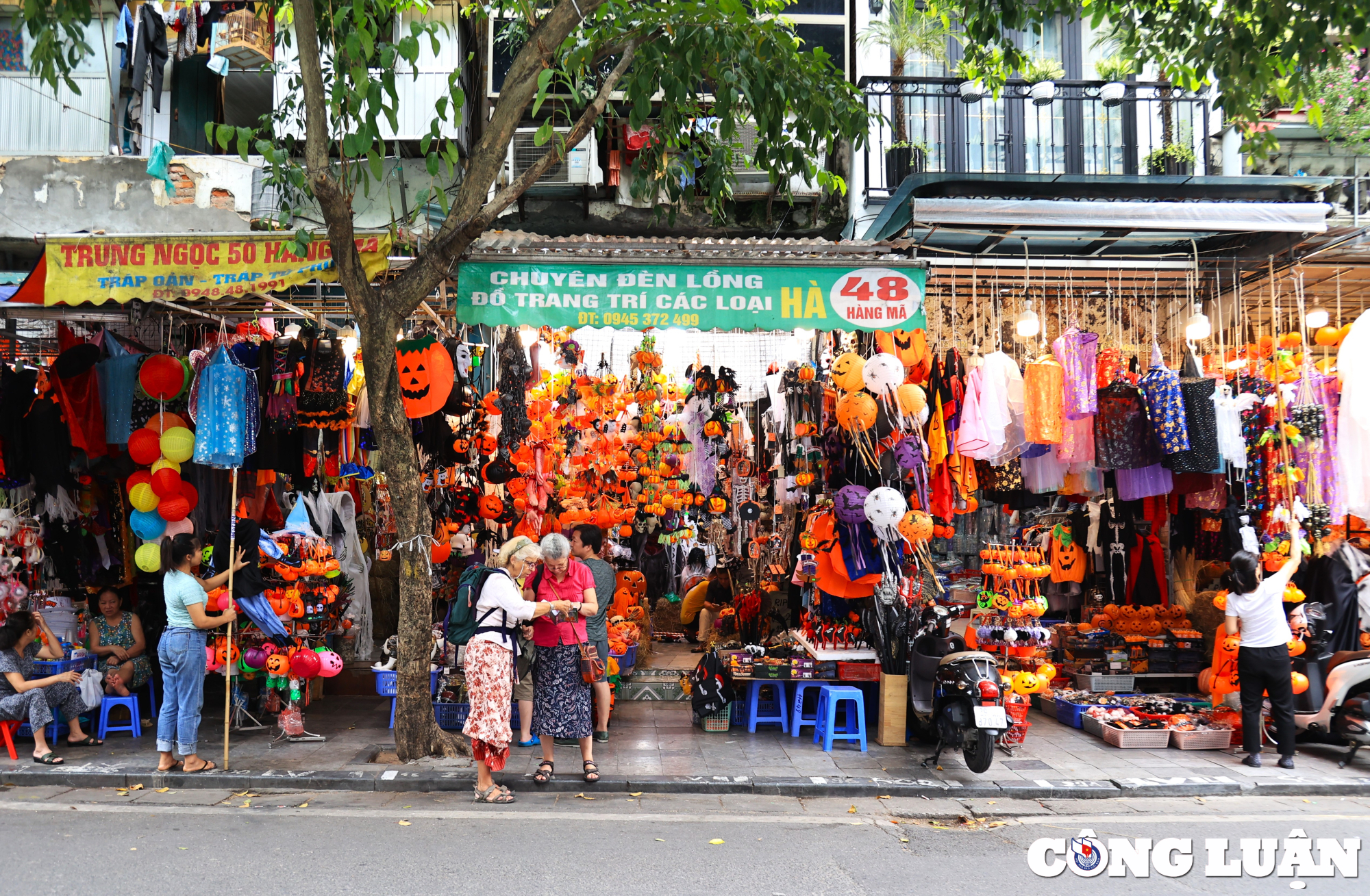 pho hang ma thay ao moi truoc them le hoi halloween hinh 2