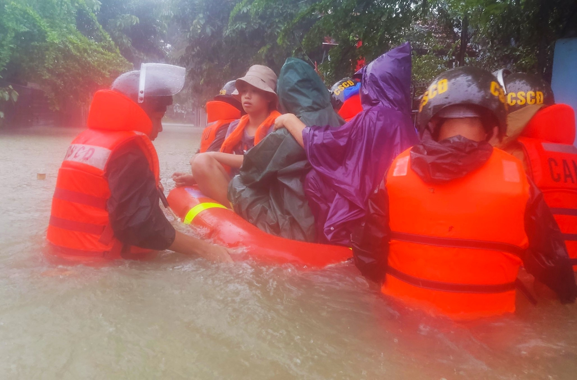 da nang nang muc canh bao tong luc so tan nguoi dan de doi pho voi dem ngap thu 2 hinh 10