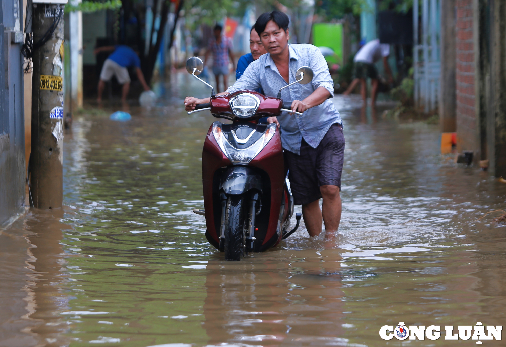 nuoc rut nguoi dan da nang kho so don dep ve sinh nha cua hinh 8