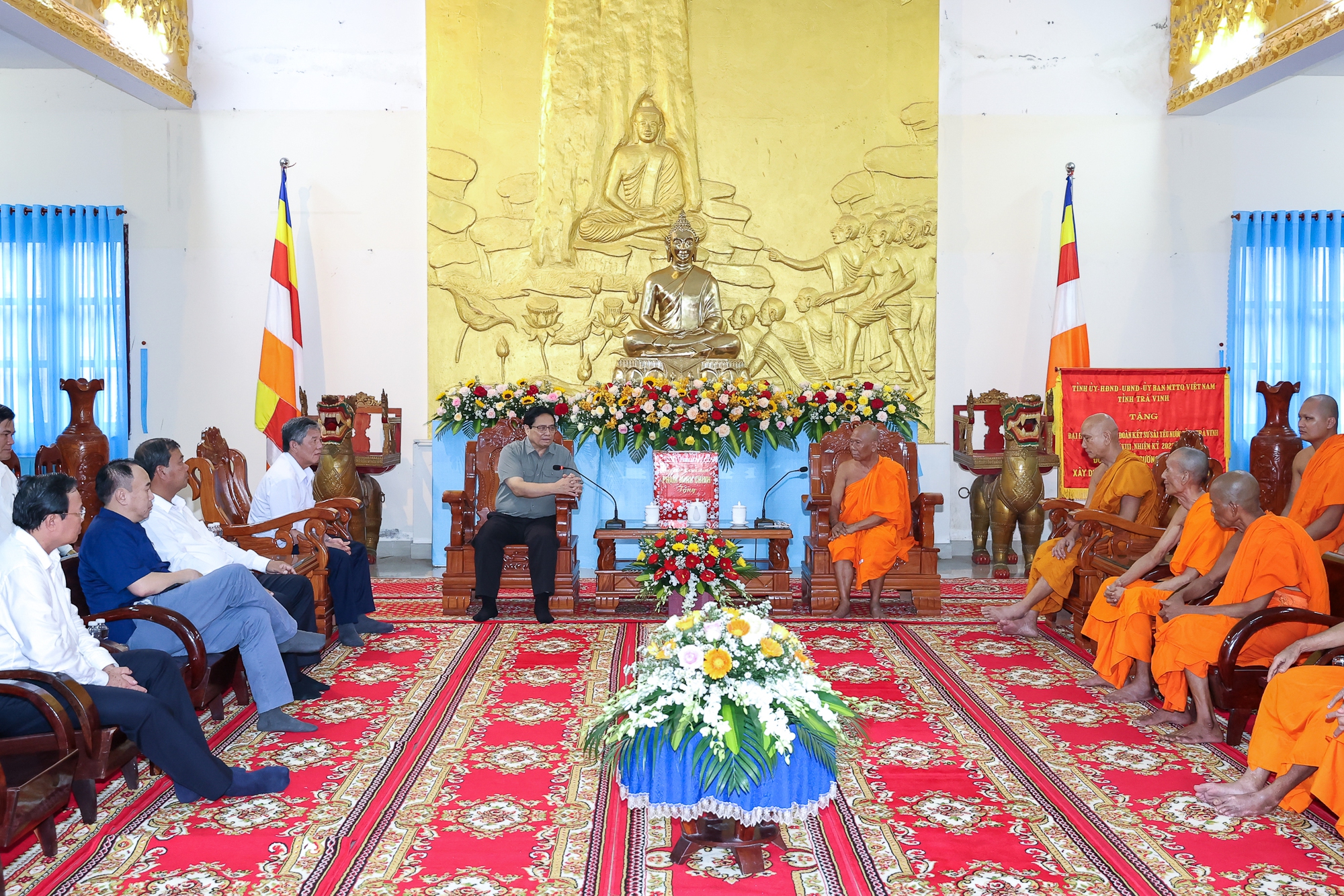 thu tuong pham minh chinh chuc mung le sene dolta cua dong bao khmer hinh 2