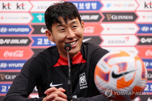 huan luyen vien klinsmann danh gia cao dt viet nam up mo kha nang su dung son heung min hinh 1