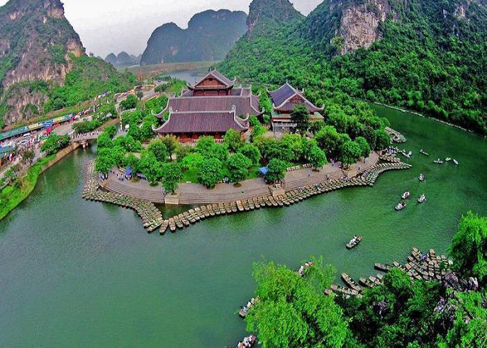 hoat dong du lich o ninh binh dang da hoi phuc hinh 1