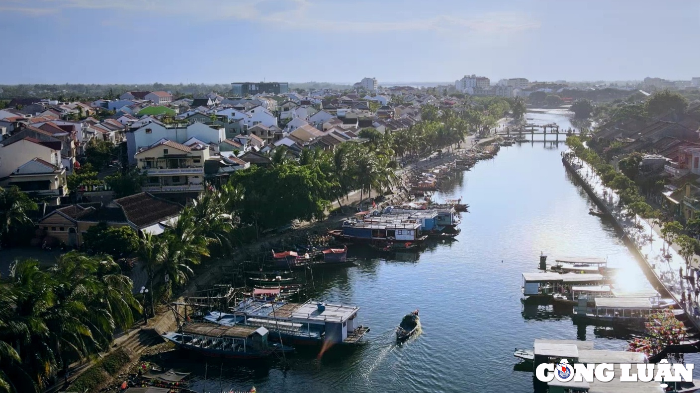 lang thang hoi an  mot chon binh yen lang man hinh 2