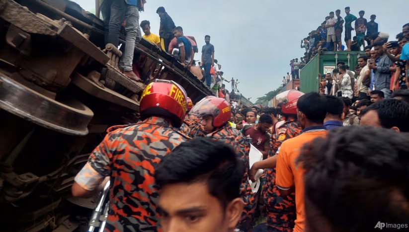 hai doan tau dam vao nhau o bangladesh hang tram nguoi thuong vong hinh 1