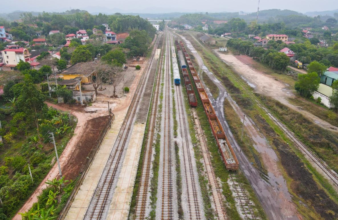 tuyen duong sat lao cai  ha noi  hai phong se co chieu dai 380km hinh 1