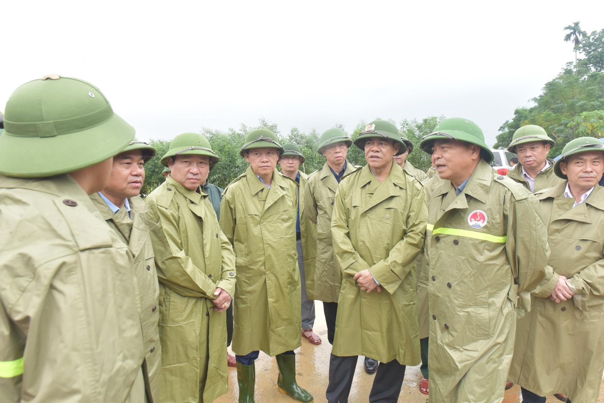 thu truong bo nong nghiep de nghi tinh ha tinh lam ro tinh hinh lu lut o huyen huong khe hinh 1