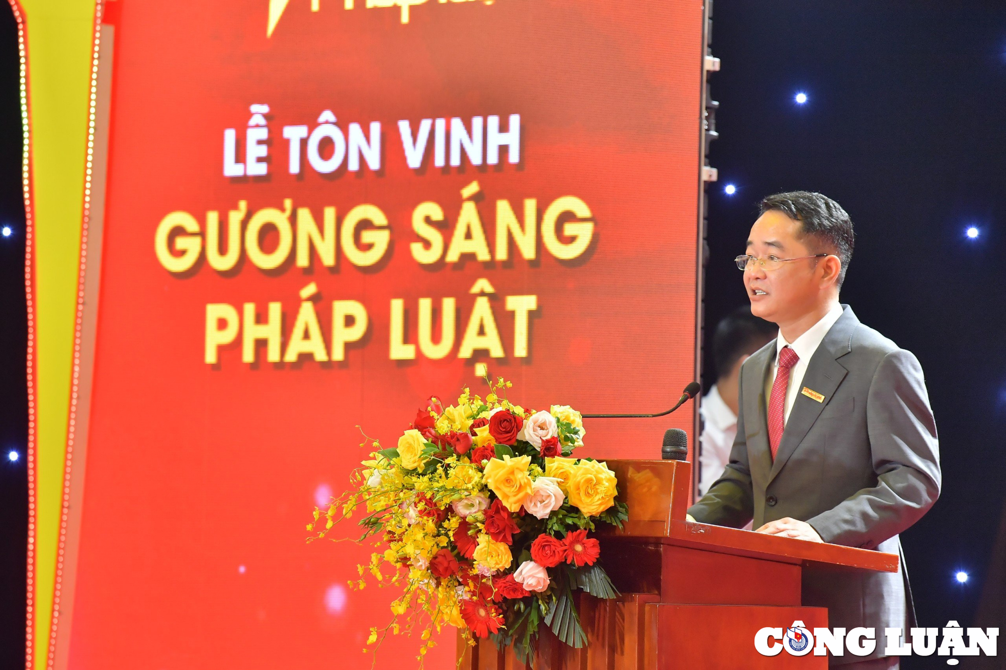 50 guong sang phap luat duoc ton vinh lan toa manh me tinh than thuong ton phap luat hinh 4