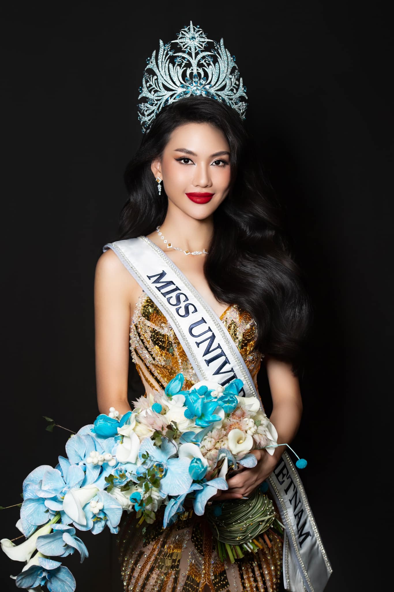 ban to chuc miss universe vietnam thua nhan hoa hau bui quynh hoa tung hit bong cuoi hinh 1