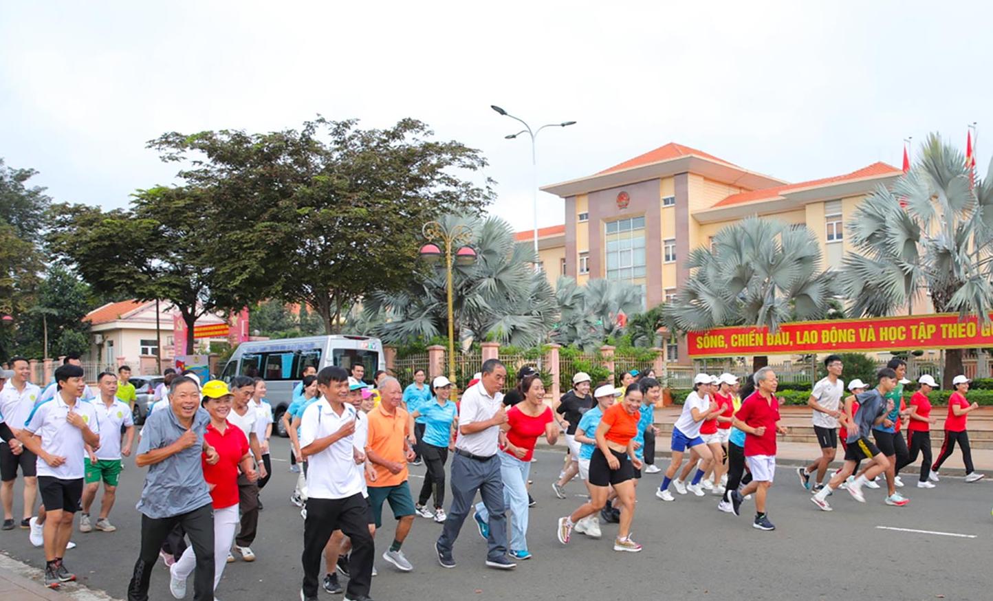 binh phuoc quang ba du lich qua giai marathon hinh 1