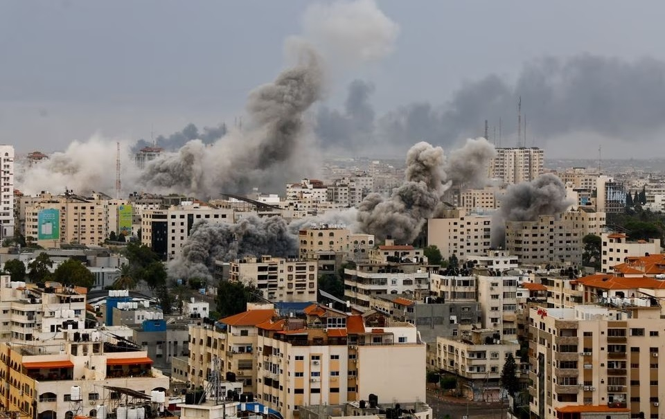 Israel đang tiếp tục tấn công Gaza từ trên bộ, trên không và trên biển. Ảnh: Reuters