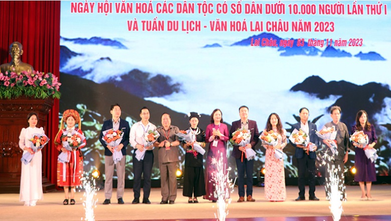 hap dan ngay hoi van hoa cac dan toc co so dan duoi 10000 nguoi hinh 1