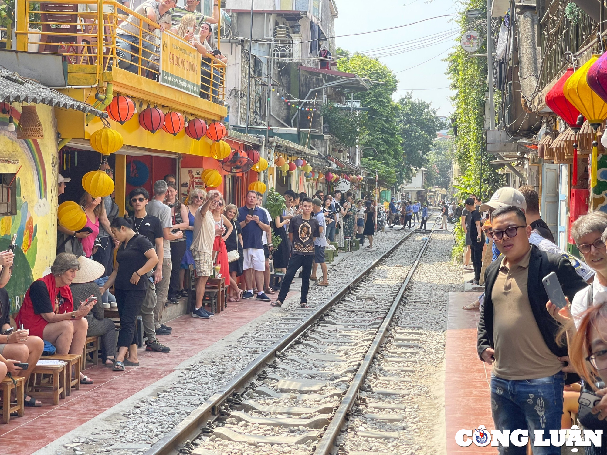 pho ca phe duong tau ha noi cam cho nay lai moc cho khac hinh 8