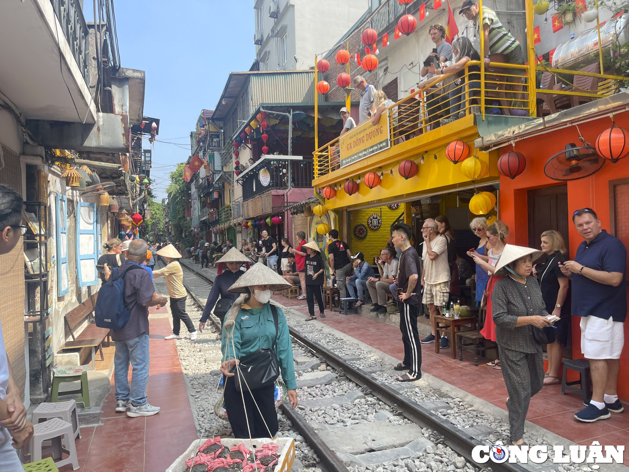 pho ca phe duong tau ha noi cam cho nay lai moc cho khac hinh 9