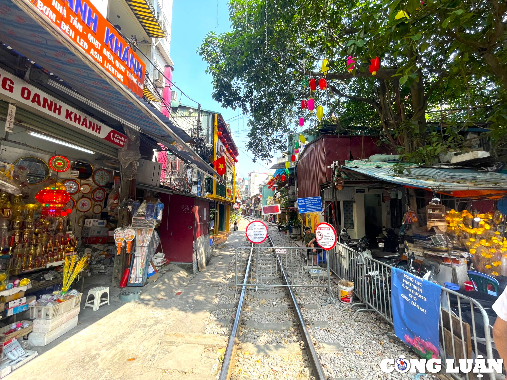 pho ca phe duong tau ha noi cam cho nay lai moc cho khac hinh 1