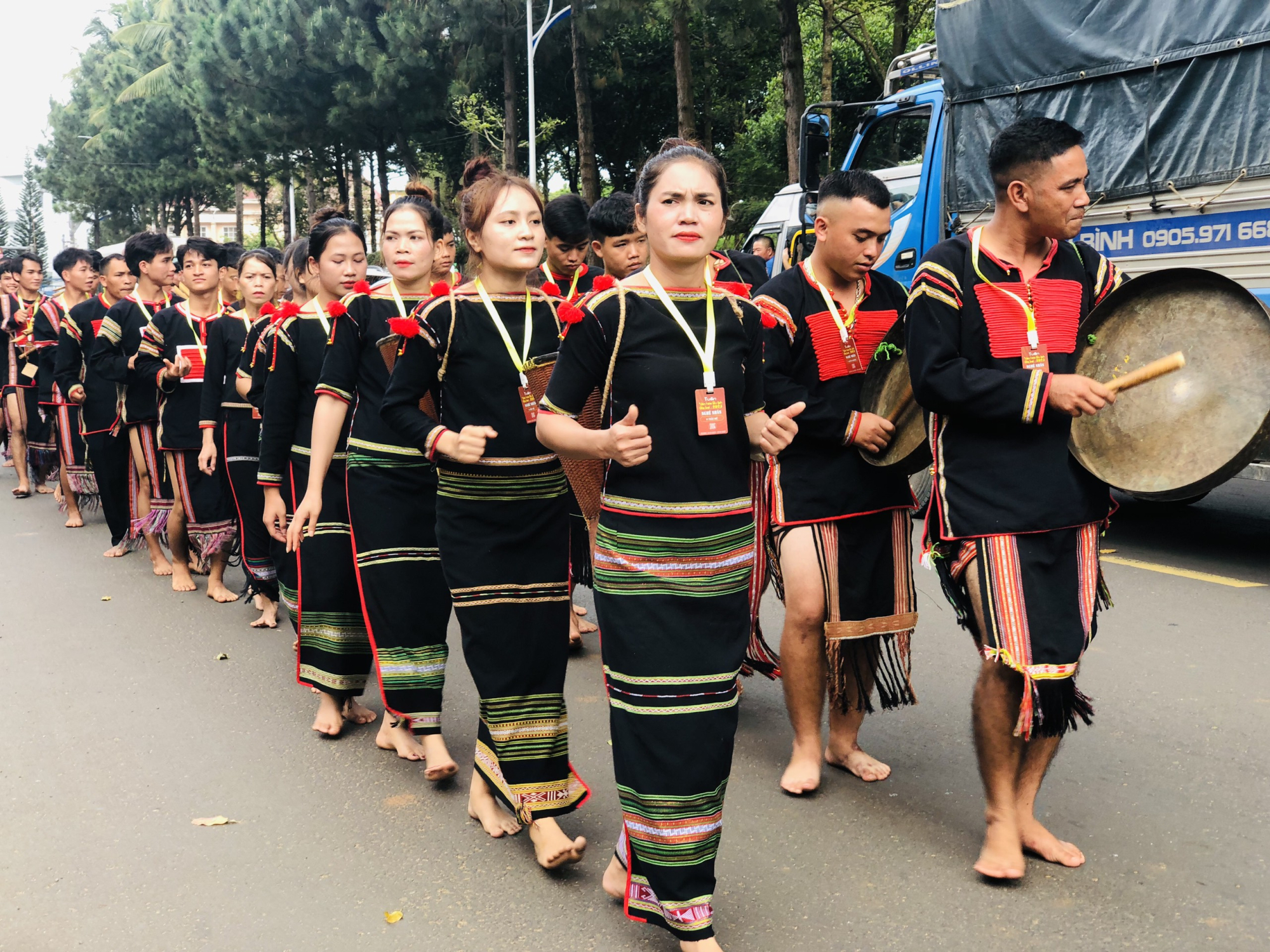 ron rang le hoi duong pho chao mung festival van hoa cong chieng tay nguyen hinh 5