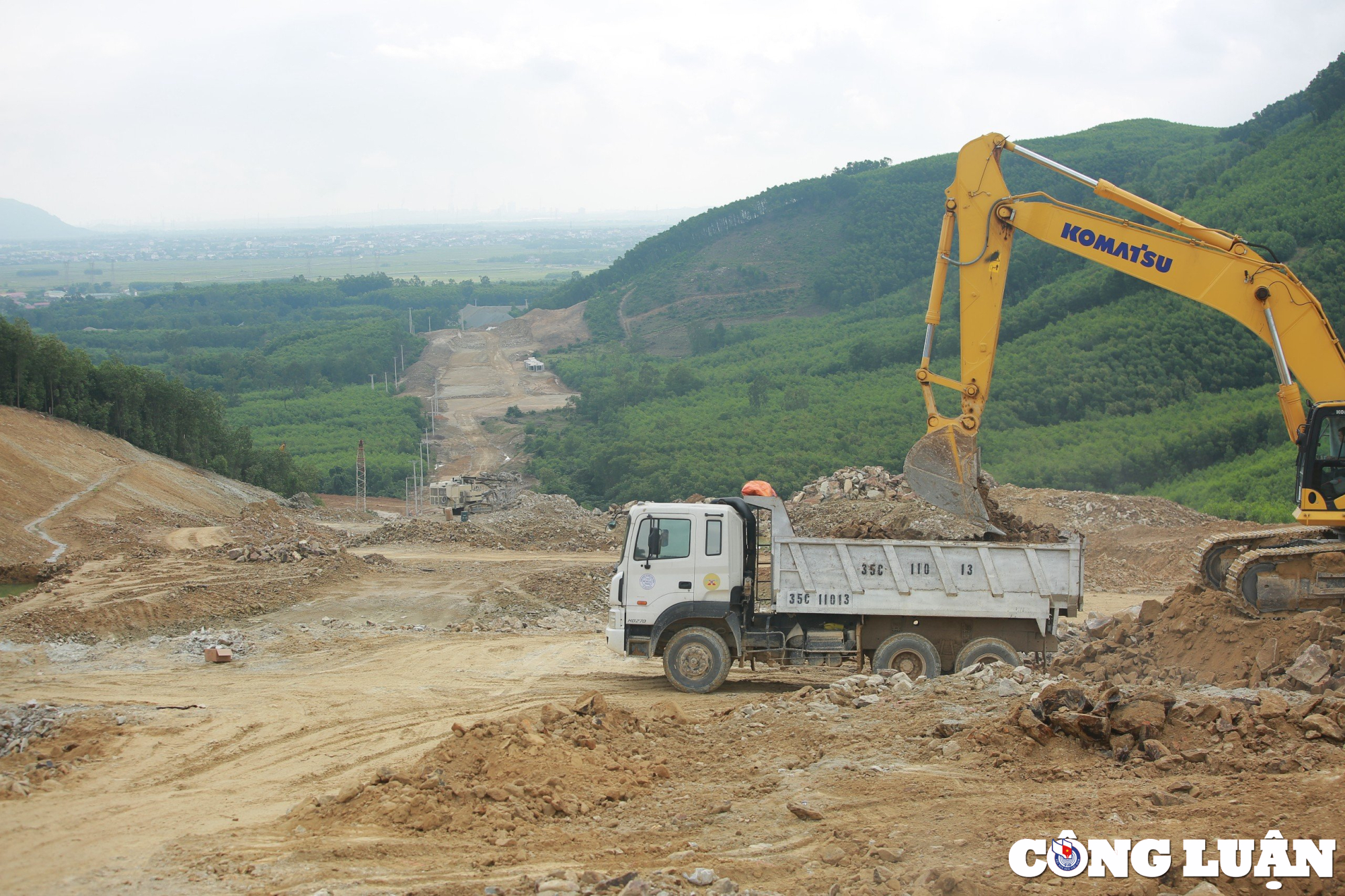 nhon nhip tren cong truong cao toc bac  nam phia dong qua ha tinh hinh 11