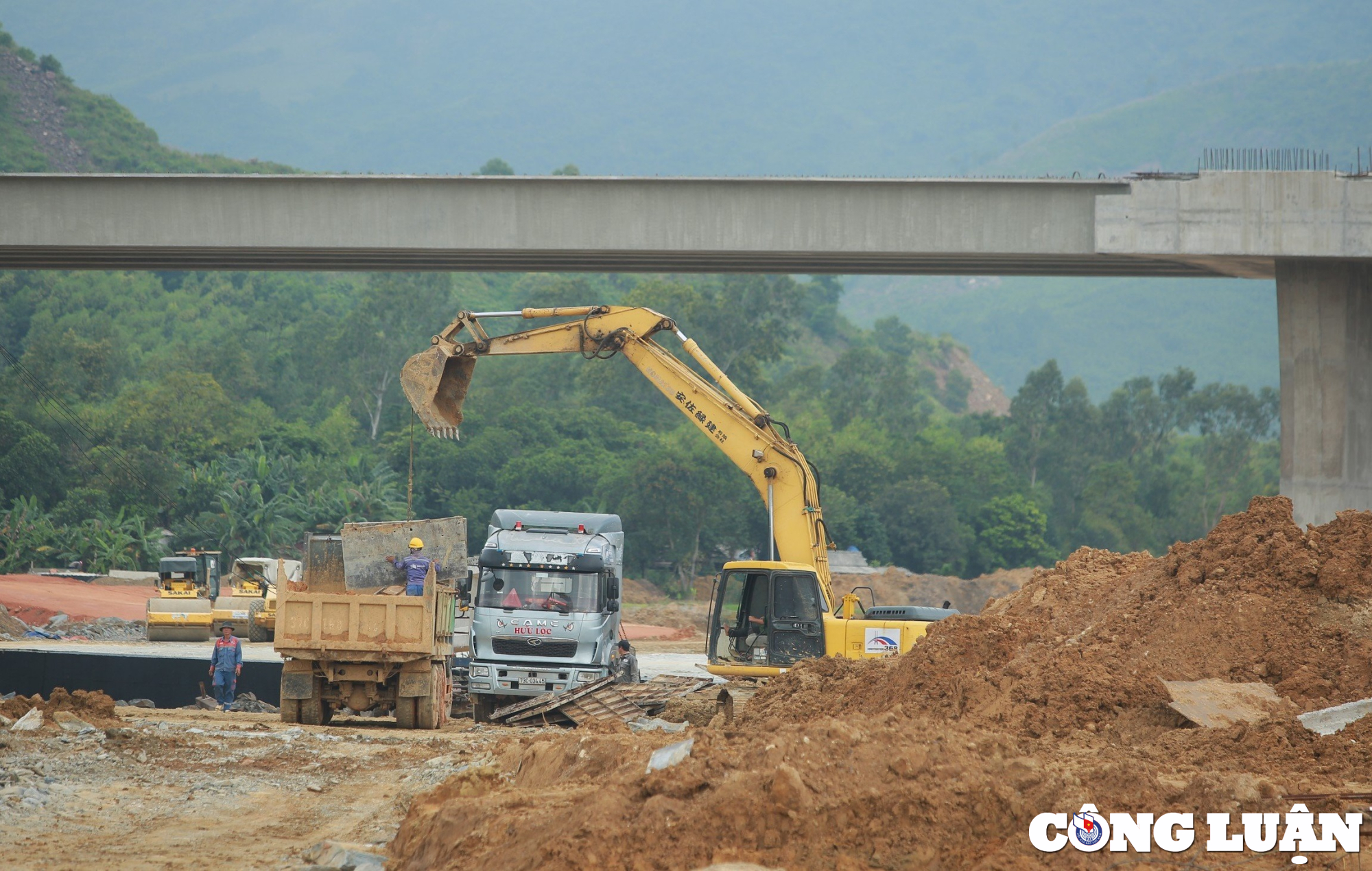 nhon nhip tren cong truong cao toc bac  nam phia dong qua ha tinh hinh 15